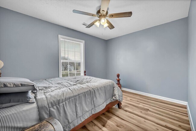 Building Photo - 4 Bedroom 2 Bath Pet Friendly Home For Rent!