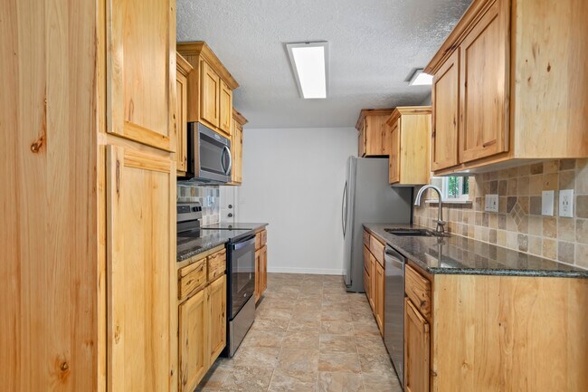 Building Photo - 1107 Beechwood Dr