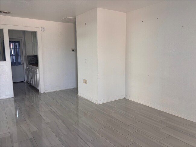 Building Photo - 1310 Harris Way