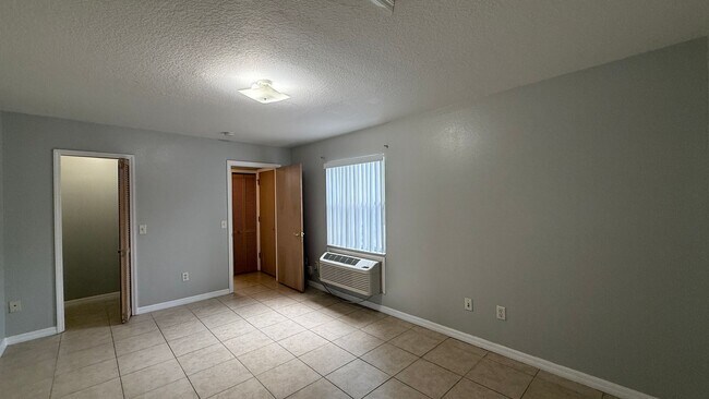 Building Photo - 627 Orchid Dr