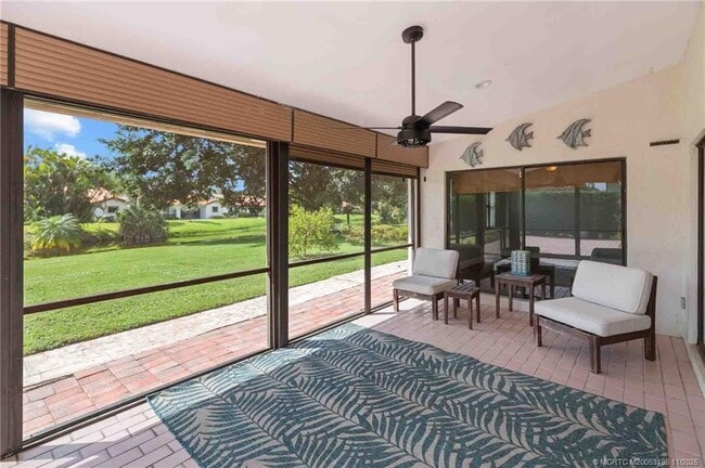 Building Photo - 2385 SW Creekside Dr