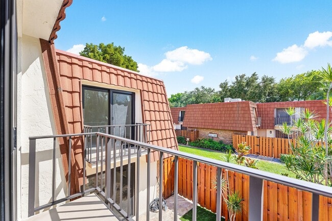 Building Photo - 3007 San Clara Dr