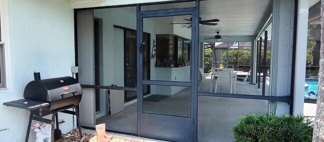 Building Photo - 1132 SE Oriental Ave