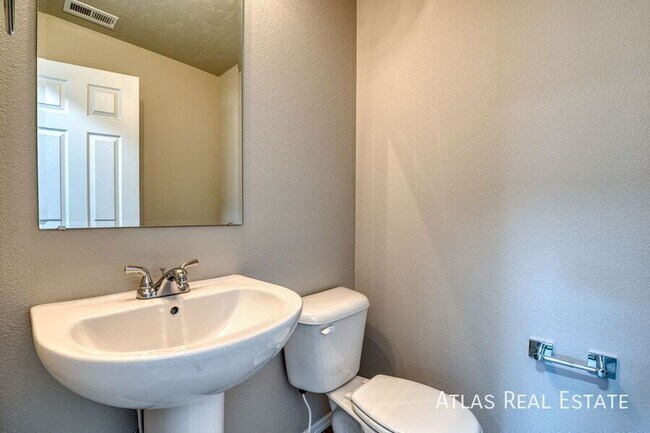 Building Photo - 2711 W Balboa Dr