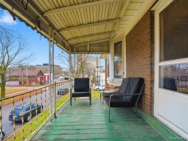 Building Photo - 2000 Dalzelle St