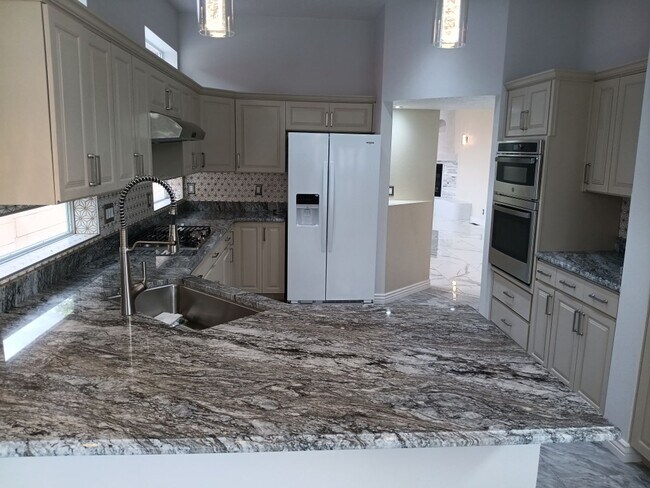 Building Photo - 3 Bedroom, 2 Bathroom Home! Schedule a Showing Soon!