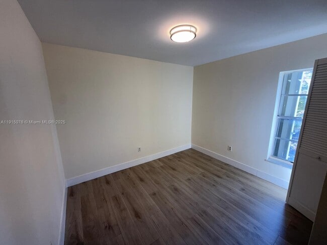 Building Photo - 1933 SW 7th St