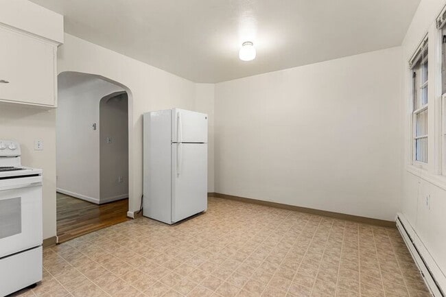 Building Photo - 6610 E Burnside St