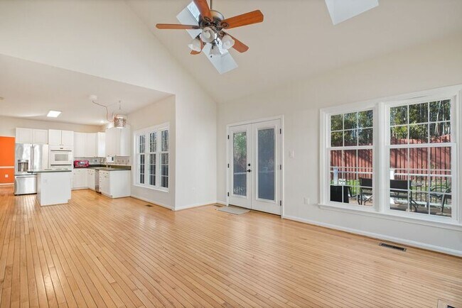 Building Photo - 655 Lancaster St