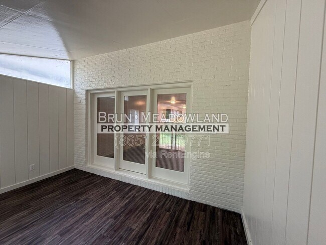 Building Photo - 10409 Victoria Dr