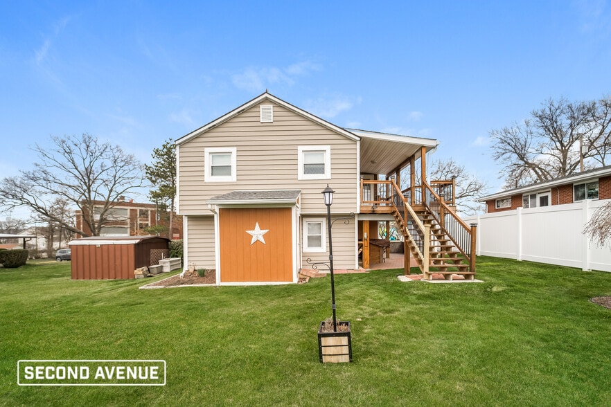 Building Photo - 710 Sheridan Ave