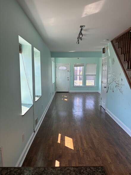 Building Photo - 939 Meacham Ave