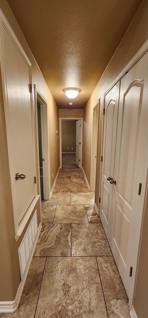 Building Photo - Beautiful 2 bed/2 bath near Clear Creek