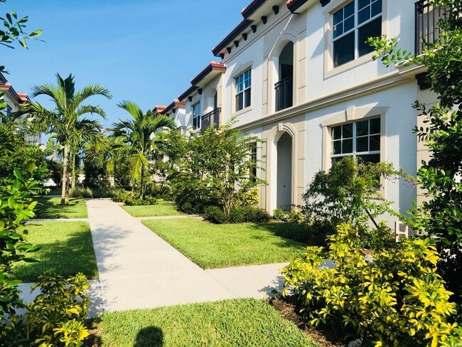 Building Photo - 14426 Emerald Pl Wy