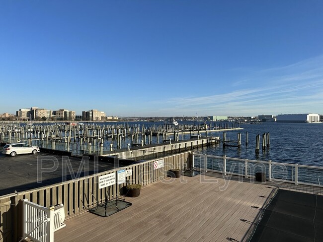 Building Photo - 292 Pequot Ave