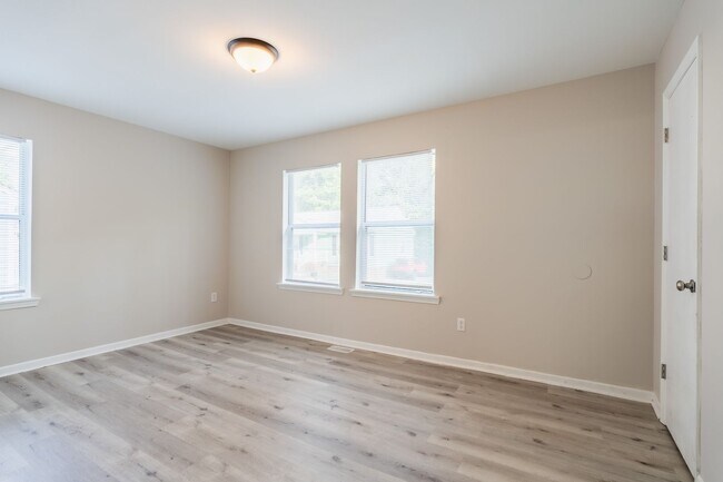 Building Photo - 600-635 Hilltop Dr-HT 2-Story 2bd/1ba