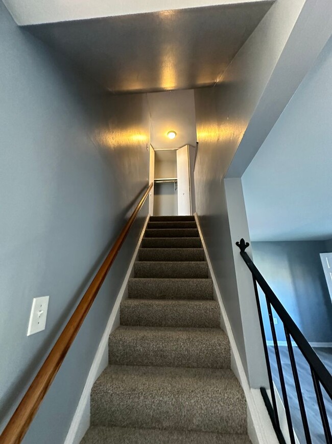 Building Photo - Henrico County Townhouse! 3 beds, 1.5 bath...