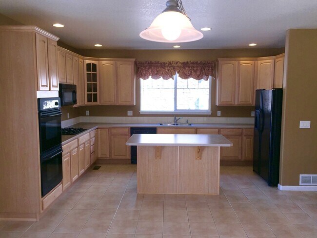 Building Photo - Stunning 4 Bedroom Home In Cross Creek area of Aurora