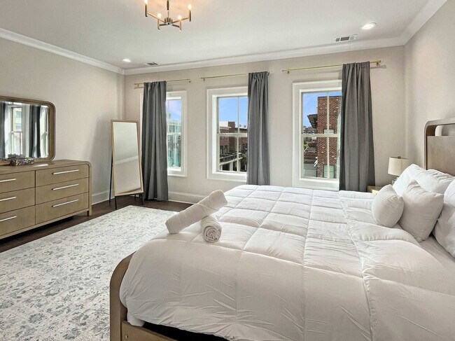 Building Photo - 401 Upper E Ave