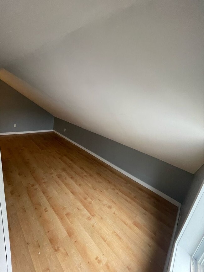 Building Photo - 111 River St