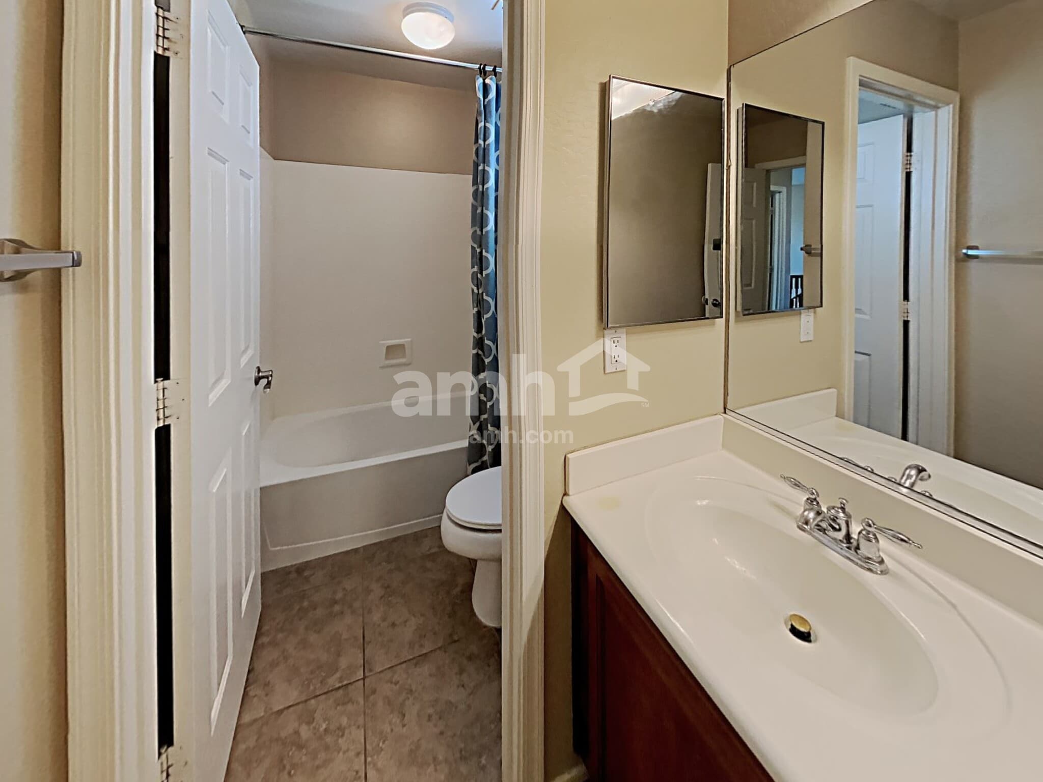 Building Photo - 7024 W Branham Ln