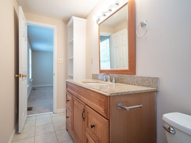 Building Photo - Spacious 3 bedroom home in desirable SW Durham! Super dog friendly with large fenced yard!
