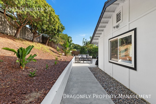 Building Photo - 6611 Dennison St