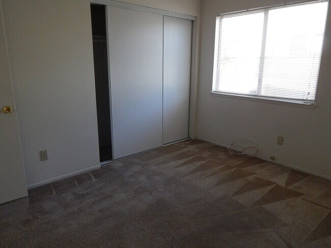 Building Photo - 20410 Mesa Oak Dr
