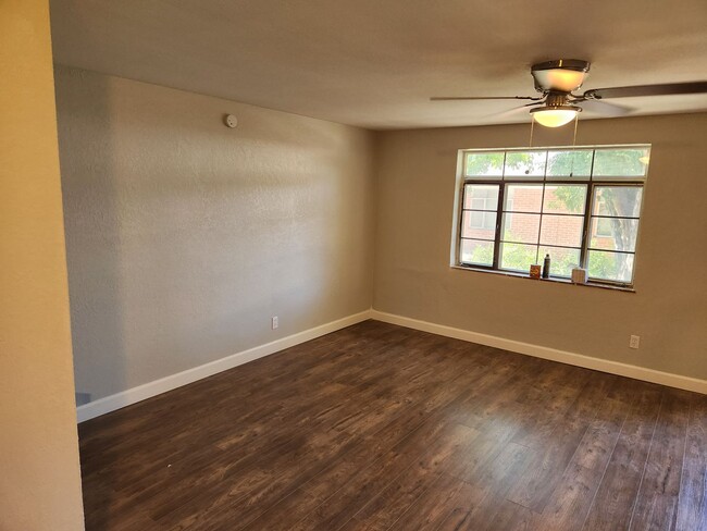 Building Photo - Near Patty Jewett Golf Course!