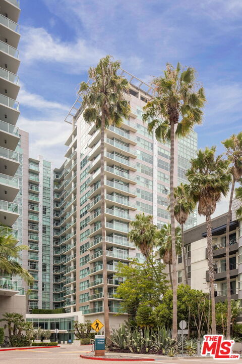 Building Photo - 13700 Marina Pointe Dr