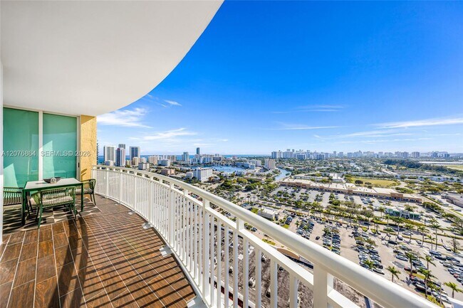 Building Photo - 1745 E Hallandale Beach Blvd