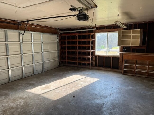 Building Photo - 715 Lee Dr