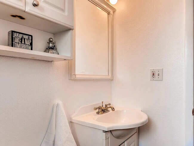 Building Photo - North Washington park one bedroom / one bath Apartment  for rent