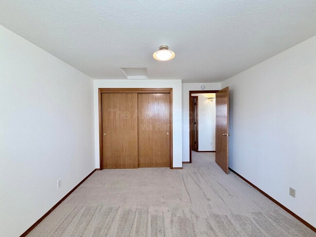 Building Photo - 719 SW Backcourt Pl