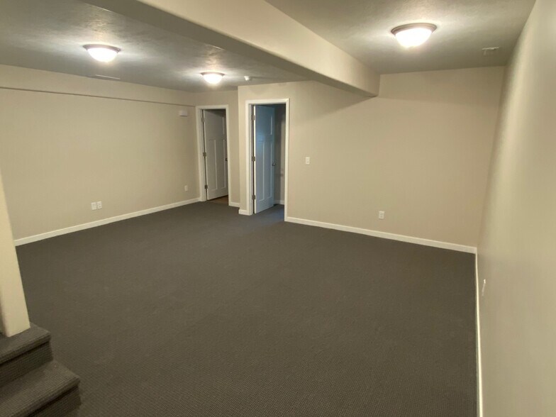 Basement Bedroom - 978 Kate Ave