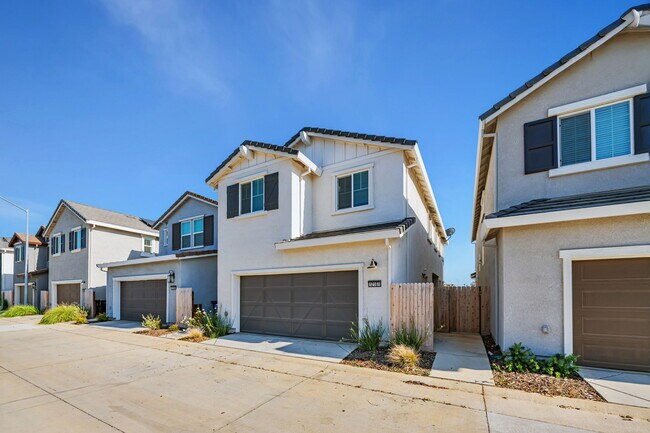 Building Photo - 12161 Coal Crk Wy