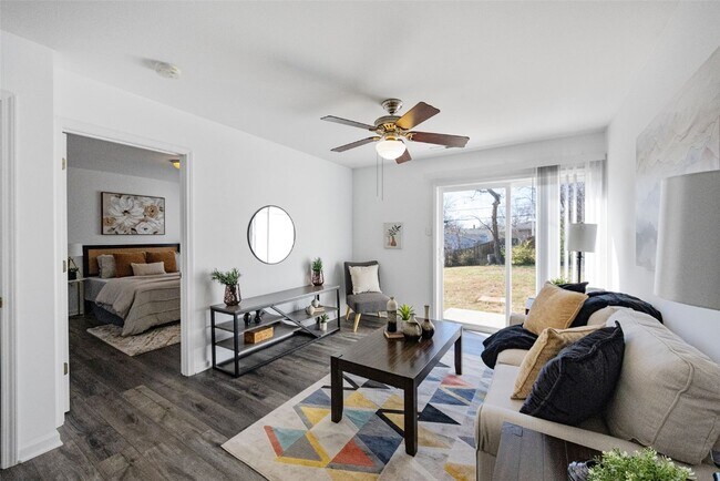 Building Photo - 417 Chamberlin Dr