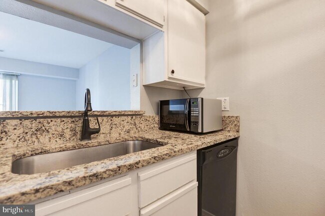 Building Photo - 3313 Wyndham Cir