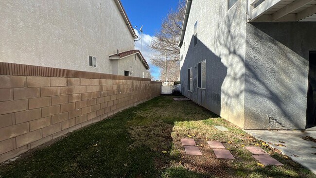 Building Photo - West Lancaster Home