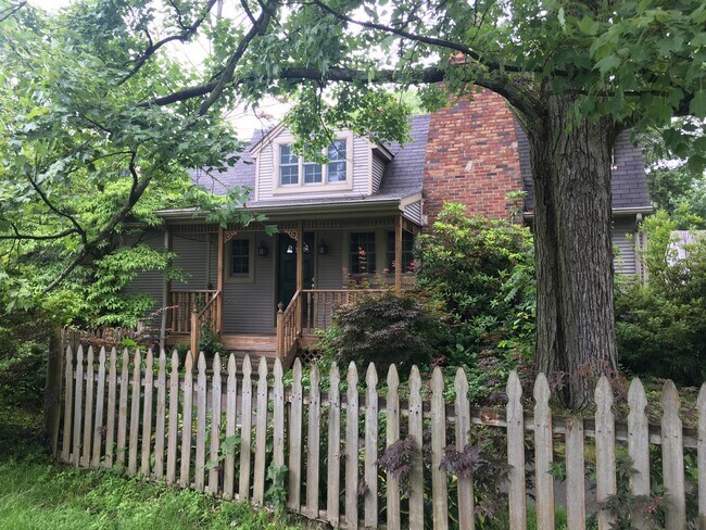 Building Photo - 926 Tibbetts Wick Rd