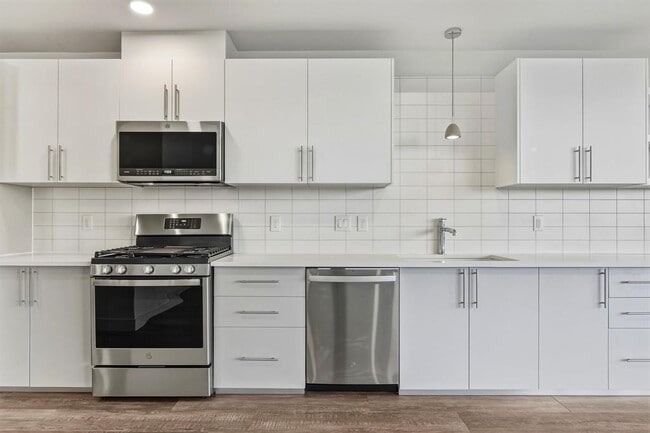 Building Photo - 4004 Banister Ln