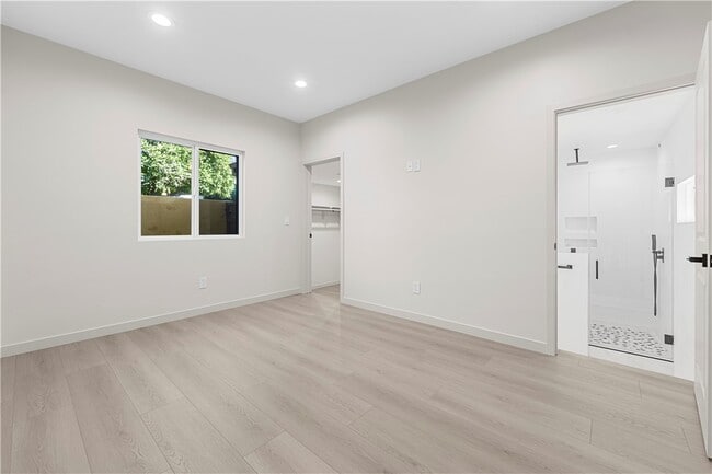 Building Photo - 13249 Kagel Canyon St