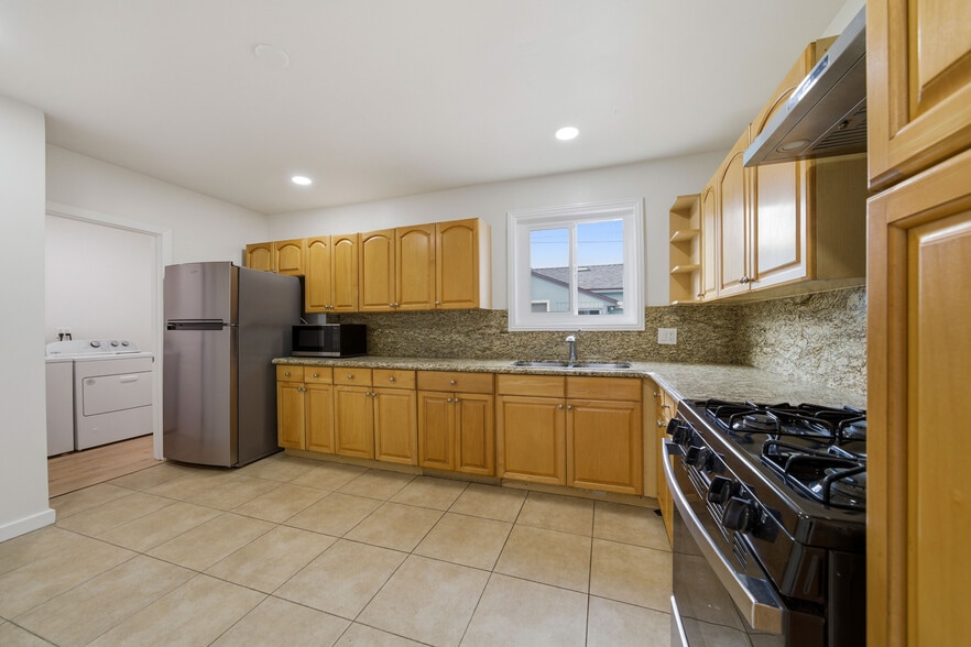 Building Photo - 16306 S Denver Ave