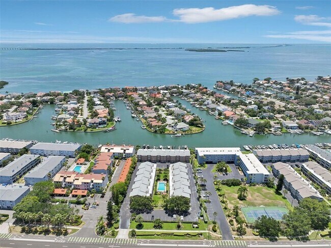Building Photo - 637 Pinellas Bayway