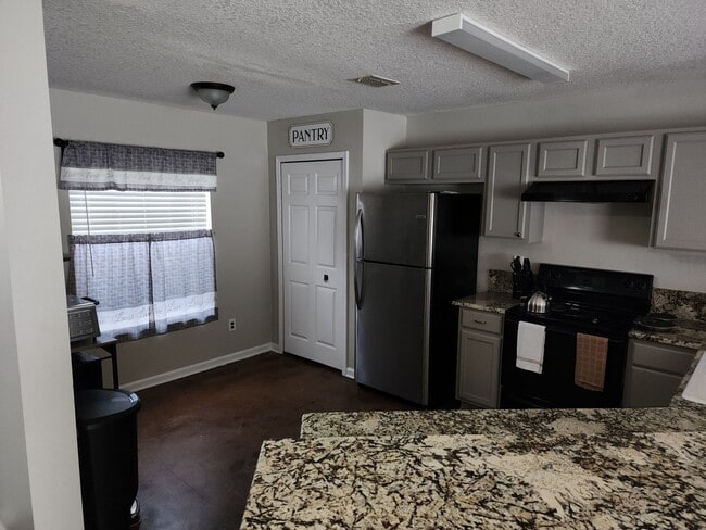 Building Photo - Fleming Island... TWO WEEKS FREE!!!