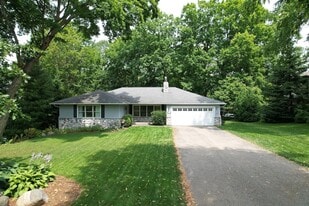 Building Photo - 919 Magdeline Dr