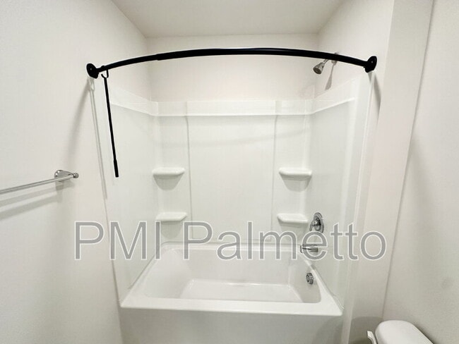 Building Photo - 412 Delahays Rd