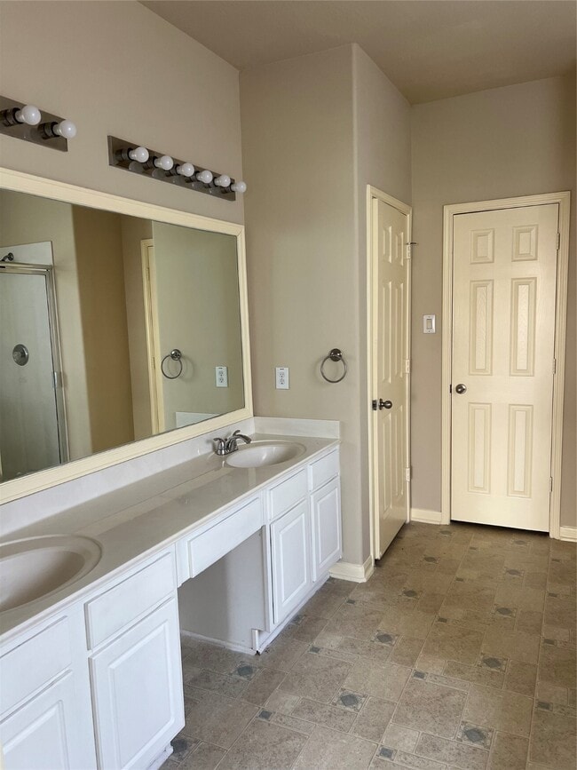 Building Photo - 202 Angela Ln