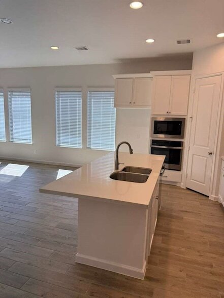 Building Photo - 8943 Red Wolf Pl