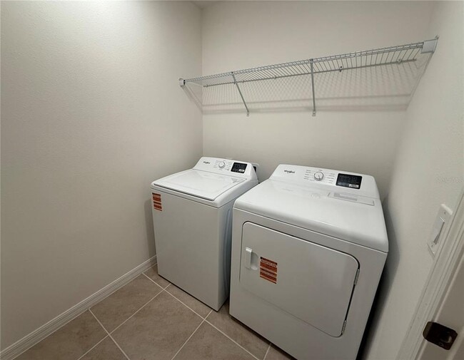 Building Photo - 215 Glass Onion Dr